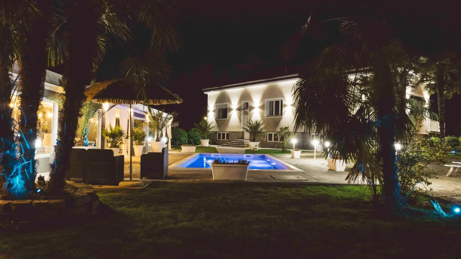 Alojamento de Acomodação e Pequeno-almoço Villa Marchese Lake Maggiore Somma Lombardo Itália